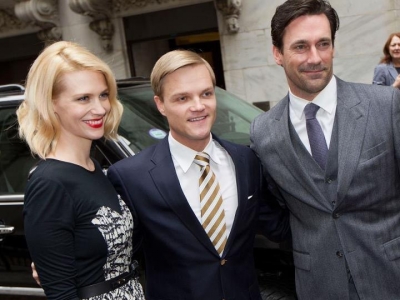 Mit den Schauspielern January Jones und Jon Hamm